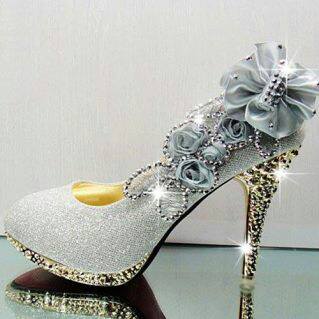 للعروسماسكات للوجه للعروس أحذية مميزة للعروس 