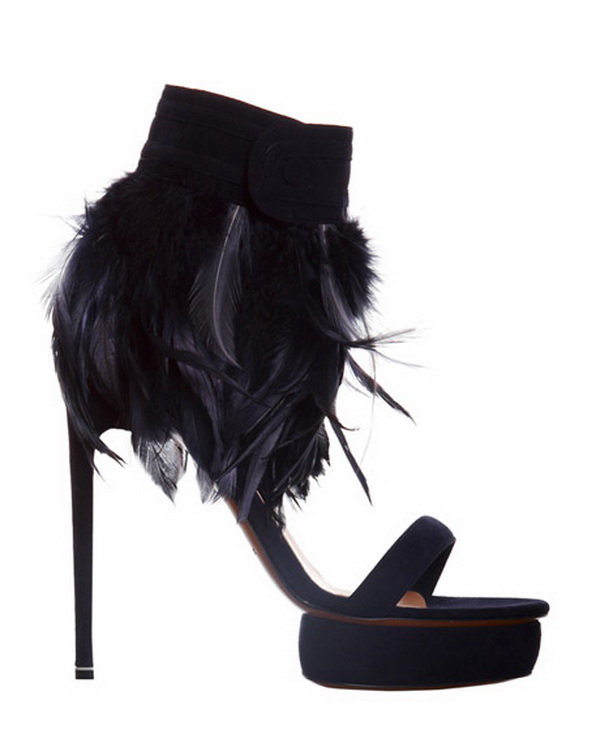 جورونج برابالكوني متألقة في الشتاء بأجمل الأحذيةأجمل تشكيلة أحذية بالكعب