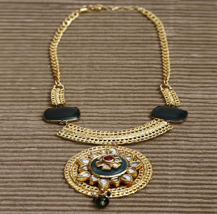 العباية الهنديةأناقة الازياء الهنديةمجموعة جديدة من المجوهرات لـ فيكتوار دو