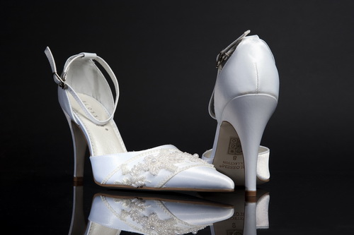 Asma EL Deebفساتين للعروس المجحبة روعةفساتين للعروس المجحبة روعةأحذية وبورتيفيهات