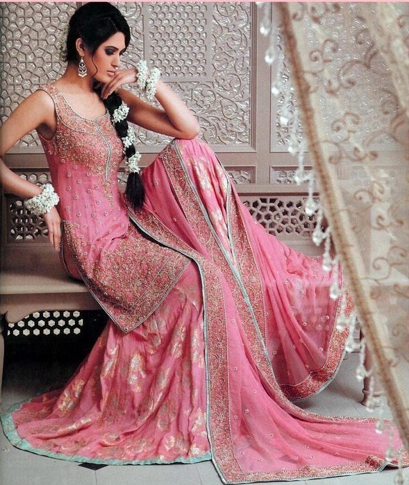 من Cassandra أزياء باكستاني للسهره يجننو 
